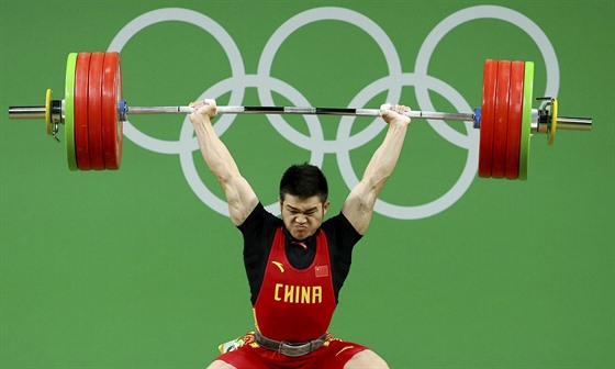ínský vzpra ' '-jung pi olympijském debutu vyhrál sout mu do 69 kg.