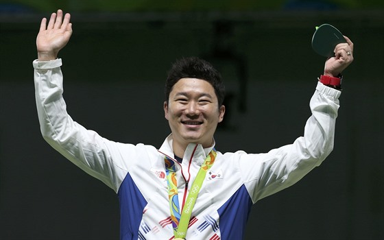 Svtový rekordman ing ong-o z Koreje slaví tetí zlatou medaili v ad v...