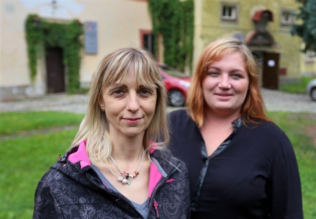Hana Šnajdrová (vlevo) a Martina Paboučková připravují v křižovnickém klášteře...