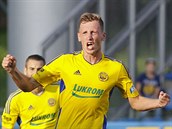 ROZHODUJC GL. Konen skre 2:1 pro domc Zln zadil stoper Tom Hjek....