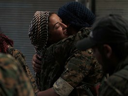 Bojovnice Syrskch demokratickch sil (SDF) v Manbidi. (10. srpna 2016)