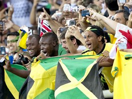 Jamajt fanouci Usaina Bolta se na olympijsk dvoustovce dokali dalho...