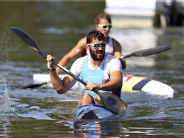 Kajak Josef Dostl (vpedu) po rozjce na olympijskch hrch v Riu de...