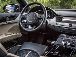 Interiér Audi A8 dovede být opravdu píjemným místem k pobytu. Teba ona...