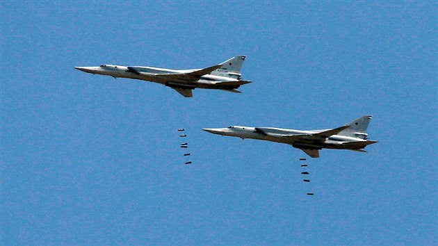 Bombardéry Tu-22M3 na Mezinárodních armádních hrách u ruské Astrachaně (7. srpna 2016)