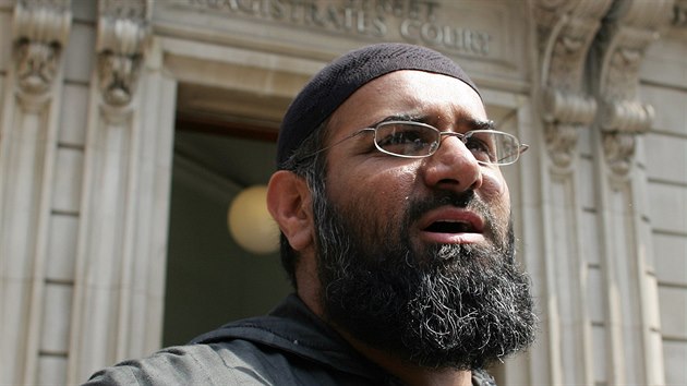 Anjem Choudary jako vystudovan prvnk dovedn vyuval volnch hranic svobody projevu (4. ervence 2006)