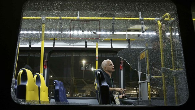 V brazilskm Riu nkdo zatoil na autobus s novini (9.8.2016)