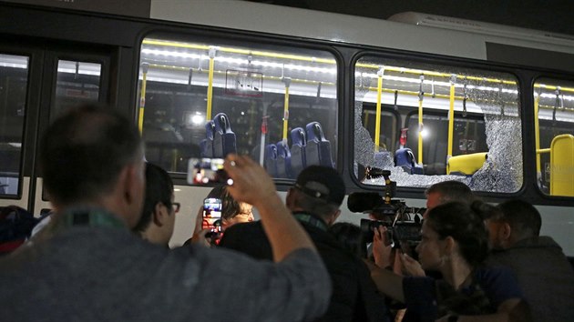 V brazilskm Riu nkdo zatoil na autobus s novini (9.8.2016)