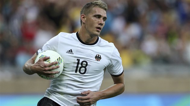 Nmec Nils Petersen v olympijskm utkn fotbalovho turnaje proti reprezentaci Fidi.