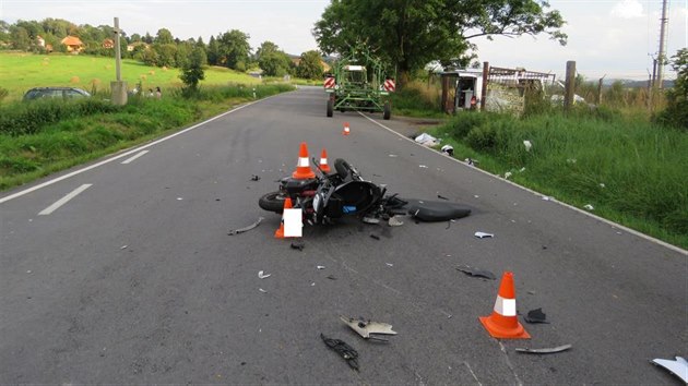 Traktorista nedal  u obce Smde pednost idice na motocyklu.