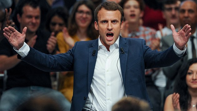 Emmanuel Macron na mtinku u pleitosti zaloen hnut  En Marche! (duben 2016)