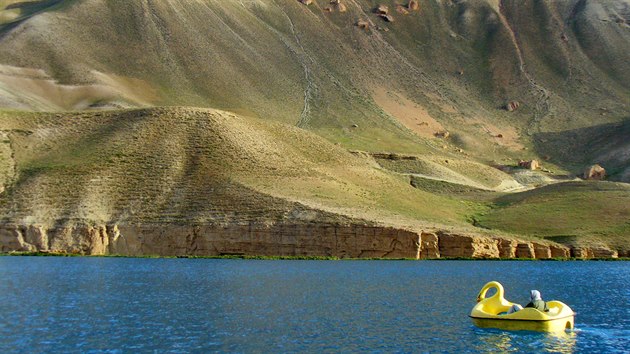 Pohled na jedno z jezer oblasti Band-i Amir v Afghnistnu