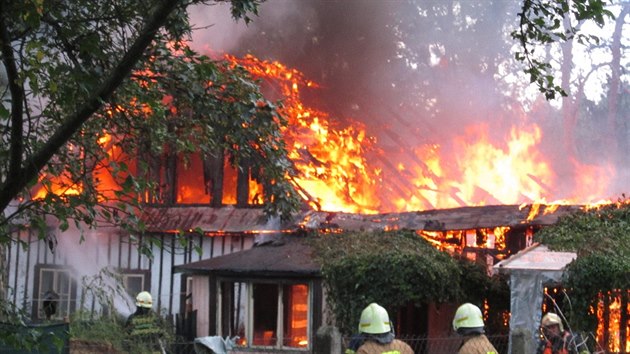 Historick usedlost v Rychnov se po zsahu bleskem ocitla v plamenech.