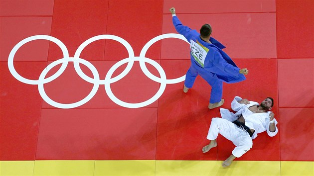 ESK ZLATO! esk judista Luk Krplek zvtzil v olympijskm semifinle nad...