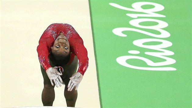 Sportovn gymnastka Simone Bilesov z USA zskala zlatou medaili v peskoku. (14. srpna 2016)