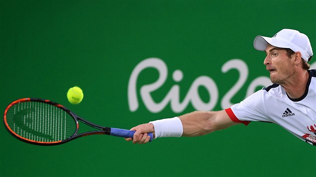 Britsk tenista Andy Murray v olympijskm finle o zlato s Argentincem Juanem...