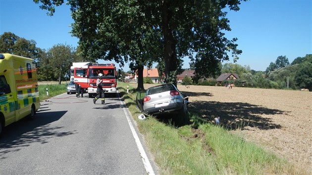 ena nabourala autem do stromu, o nkolik hodin pozdji porodila.