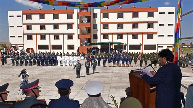 Bolivijsk prezident Evo Morales pi slavnostnm oteven vojensk koly ve mst Warnes pronesl, e akademie sv studenty nau osvobodit se od imperialistickho tlaku. (17. srpna 2016)