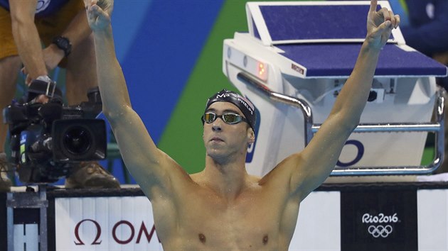 LOVK NEBO RYBA? Michael Phelps vyhrl dvoustovku motlek na olympijskch...