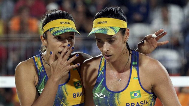 Brazilsk duo Agatha s Barbarou ve finlovm zpase olympijskch her.