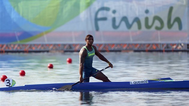 Isaquias Queiroz dos Santos v rozjce na kilometrov trati na olympijskch hrch v Riu.