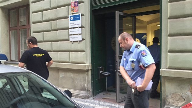 Sluebna policie v Benediktsk ulici v Praze, kde si ve tvrtek odpoledne chtl shnout na ivot mu stednho vku. (11.8.2016)