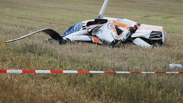 Pi pdu vrtulnku u Kaznjova na Plzesku zahynuli dva lid. (16. srpna 2016)