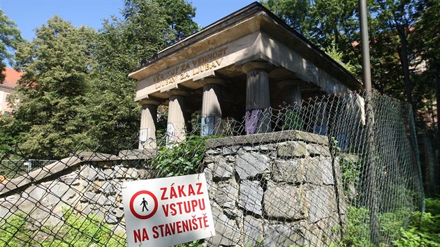 Olomouck radnice se pustila do nutn generln opravy Jihoslovanskho mauzolea v Bezruovch sadech.