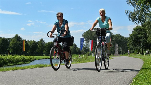 Trojzem je astm clem turist. O lvce, kter by propojila Polsko, Nmecko a esko, se mluv u minimln dvanct let. Stavba u ale nyn zan dostvat alespo hrub obrysy.