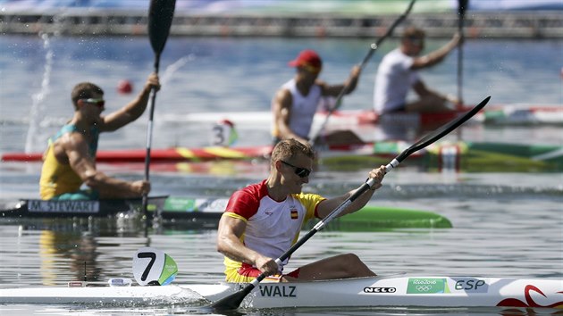 panlsk kajak Marcus Walz (vpedu) vybojoval na kilometrov trati v Riu zlatou medaili.