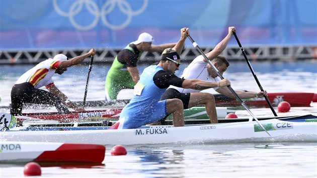 Rychlostn kanoista Martin Fuksa ve finle B na olympijsk trati na 200 metr v Riu