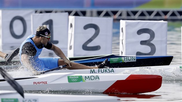 Rychlostn kanoista Martin Fuksa ve finle B na olympijsk trati na 200 metr v Riu
