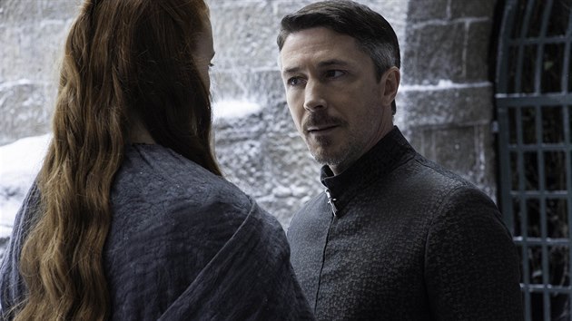 Hrdinov Petyr Baelish a Sansa Stark v serilu Hra o trny