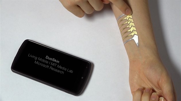 Ukzka dotykovho ovldn na chytrm tetovn DuoSkin.