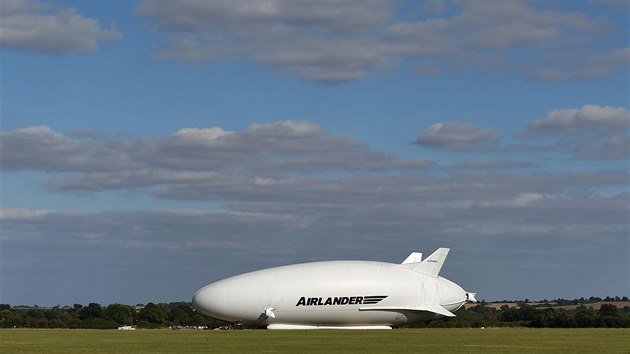 Vzducholo Airlander 10 prochzela nkolik dn adou pedstartovnch test. Tento snmek je z nedle 14. srpna.