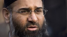 Anjem Choudary léta prosazoval zavedení práva šaría v Británii (31. října 2009) Anjem Choudary léta prosazoval zavedení práva šaría v Británii (31. října 2009)