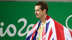 NÁRODNÍ HRDOST. Andy Murray zahalený do britské vlajky slaví olympijské zlato.
