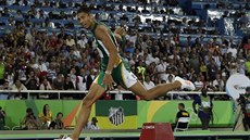 STRHUJÍCÍ ZÁVR. Wayde van Niekerk si ve svtovém rekordu bí pro zlato na...