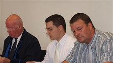 Praporčík Pavel Herink (vpravo) a podpraporčík Vítězslav Novák (uprostřed) se... Praporčík Pavel Herink (vpravo) a podpraporčík Vítězslav Novák (uprostřed) se...