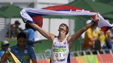 Slovenský chodec Matej Tóth se raduje po dobhnutí cílem v olympijském závod...