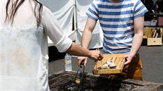 Krvavé mušle vyhledávají ženy - labužnice. Mušle totiž připomínají ženské... Krvavé mušle vyhledávají ženy - labužnice. Mušle totiž připomínají ženské...