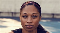 Americká sprinterka Allyson Felix se v Riu snaí napodobit Zátopka