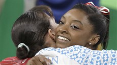 Sportovní gymnastka Simone Bilesová z USA získala zlatou medaili v peskoku....