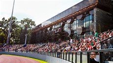 Znojemský stadion se při druholigové premiéře s ostravským Baníkem slušně... Znojemský stadion se při druholigové premiéře s ostravským Baníkem slušně...