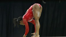 TAKKA DOKONALÁ. Simone Bilesová naala sbírku ty zlatých zlata v klání drustev, následovaly víceboj, peskok a prostná. 