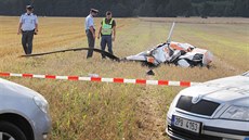Při pádu vrtulníku u Kaznějova na Plzeňsku zahynuli dva lidé. (16. srpna 2016) Při pádu vrtulníku u Kaznějova na Plzeňsku zahynuli dva lidé. (16. srpna 2016)
