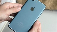 iPhone 7 Plus v modrém provedení