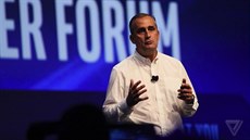 Šéf Intelu Brian Krzanich během pořádané konference Developer Forum Šéf Intelu Brian Krzanich během pořádané konference Developer Forum