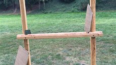 Již podruhé poškodil neznámý vandal informační ceduli a hmatovou stezku spolku... Již podruhé poškodil neznámý vandal informační ceduli a hmatovou stezku spolku...
