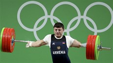 ZVRÁCENÁ RUKA. Arménský vzpra Andranik Karapetjan si v olympijském finále do...